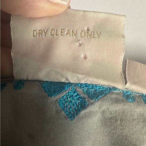 RUNGOLEE Gray Textured with Blue Embroidered Accent Blouse Top Women’s Small - Picture 6 of 10